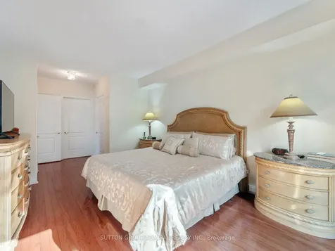 11 William Carson Crescent Toronto ON M2P 2G1