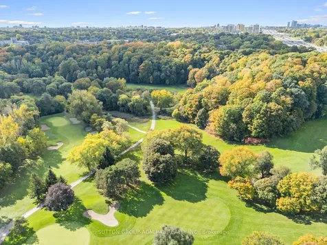 11 William Carson Crescent Toronto ON M2P 2G1