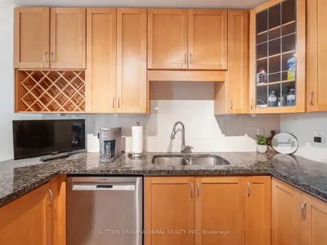 11 William Carson Crescent Toronto ON M2P 2G1