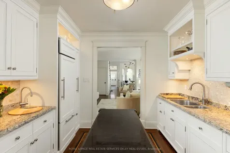 313 Sumach Street Toronto ON M5A 3K4
