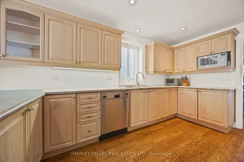 26 Forest Ridge Drive Toronto ON M6B 1H3