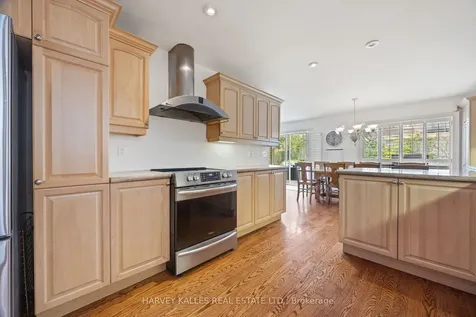 26 Forest Ridge Drive Toronto ON M6B 1H3
