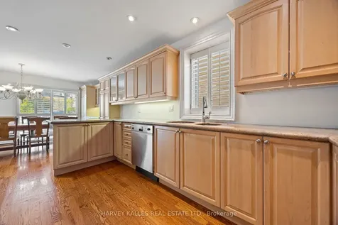 26 Forest Ridge Drive Toronto ON M6B 1H3