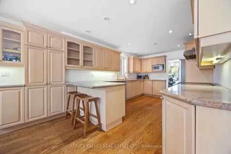 26 Forest Ridge Drive Toronto ON M6B 1H3