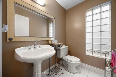 26 Forest Ridge Drive Toronto ON M6B 1H3