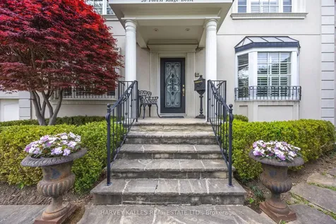 26 Forest Ridge Drive Toronto ON M6B 1H3