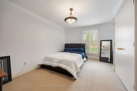 26 Forest Ridge Drive Toronto ON M6B 1H3