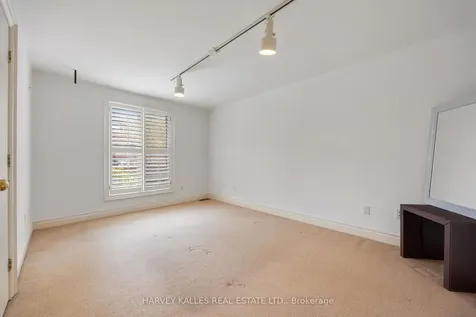 26 Forest Ridge Drive Toronto ON M6B 1H3