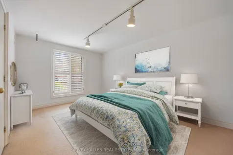 26 Forest Ridge Drive Toronto ON M6B 1H3