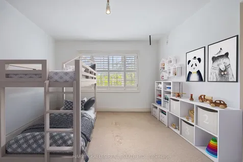 26 Forest Ridge Drive Toronto ON M6B 1H3