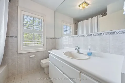 26 Forest Ridge Drive Toronto ON M6B 1H3