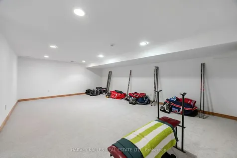 26 Forest Ridge Drive Toronto ON M6B 1H3