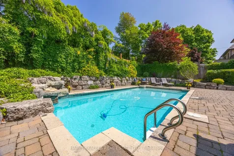 26 Forest Ridge Drive Toronto ON M6B 1H3