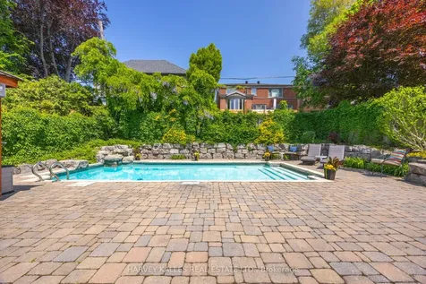 26 Forest Ridge Drive Toronto ON M6B 1H3