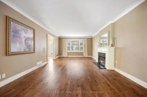 26 Forest Ridge Drive Toronto ON M6B 1H3