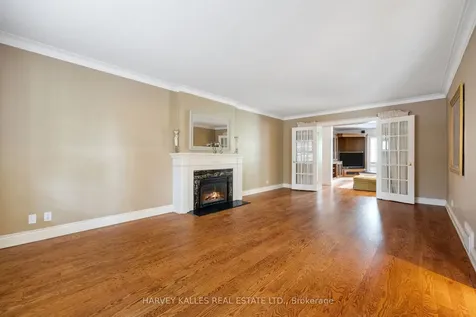 26 Forest Ridge Drive Toronto ON M6B 1H3