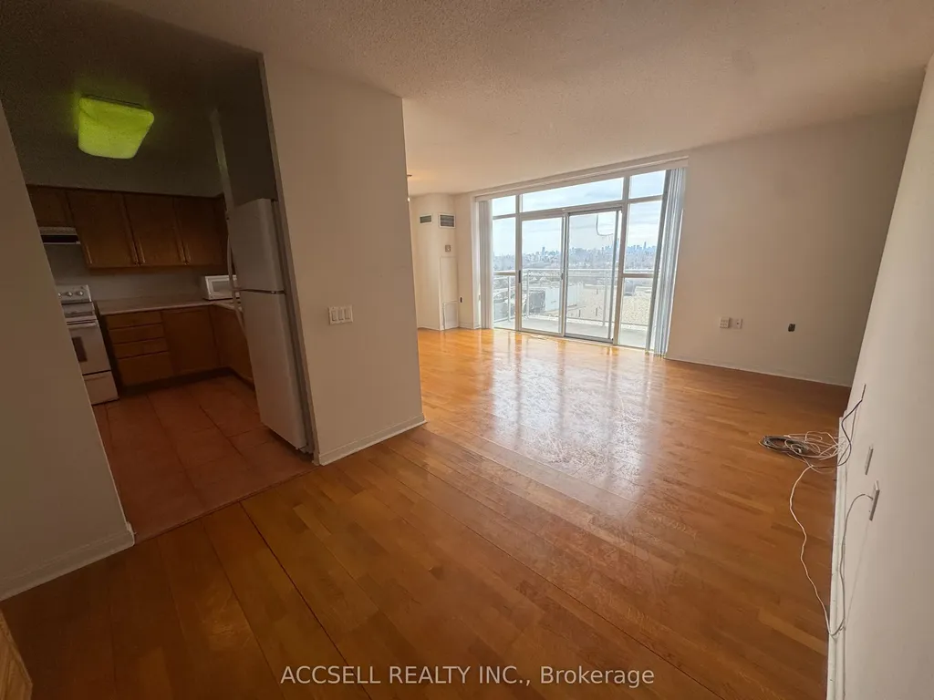 650 Lawrence Avenue W Toronto ON M6A 3E8