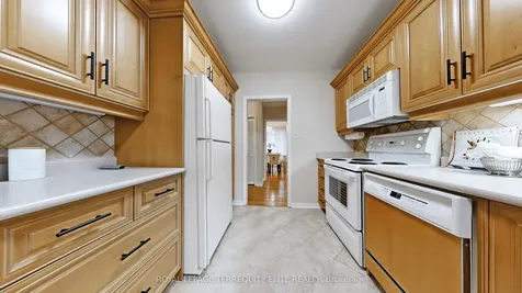 27 Doverwood Court Toronto ON M2M 2G6