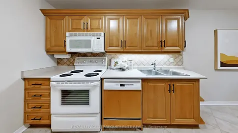 27 Doverwood Court Toronto ON M2M 2G6