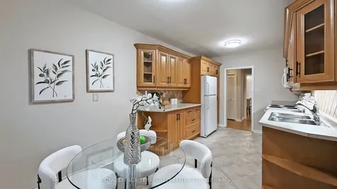 27 Doverwood Court Toronto ON M2M 2G6