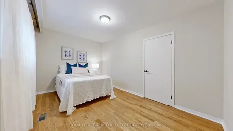 27 Doverwood Court Toronto ON M2M 2G6