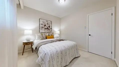 27 Doverwood Court Toronto ON M2M 2G6