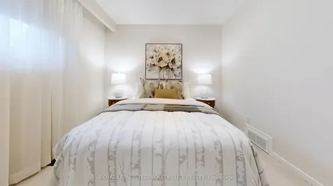 27 Doverwood Court Toronto ON M2M 2G6