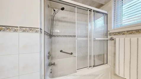27 Doverwood Court Toronto ON M2M 2G6