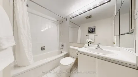 1121 Steeles Avenue Toronto ON M2R 3W7