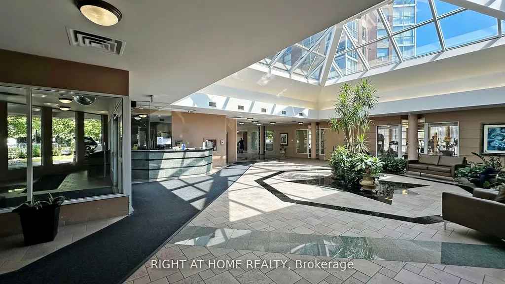 7 Concorde Place Toronto ON M3C 3N4