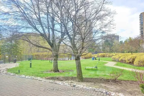 7 Concorde Place Toronto ON M3C 3N4