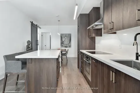 560 Front Street W Toronto ON M5V 1C1