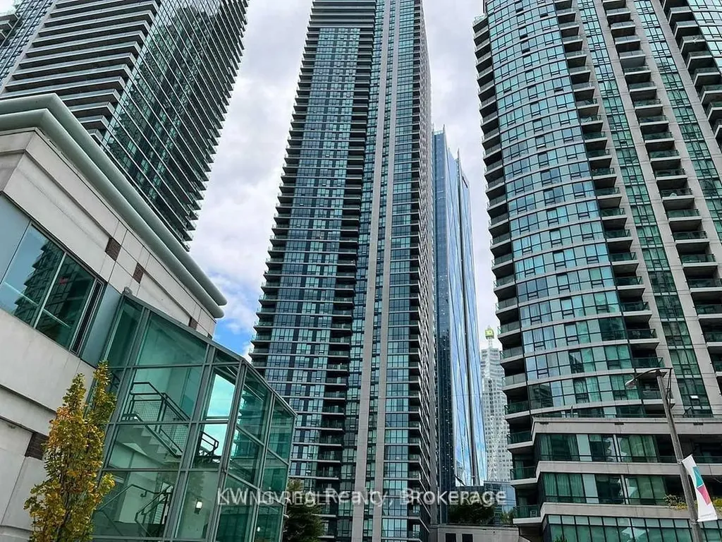 16 Harbour Street Toronto ON M5J 2Z7