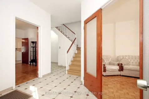 172 Lauder Avenue Toronto ON M6E 3H4