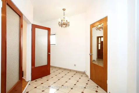 172 Lauder Avenue Toronto ON M6E 3H4