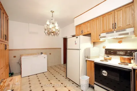172 Lauder Avenue Toronto ON M6E 3H4