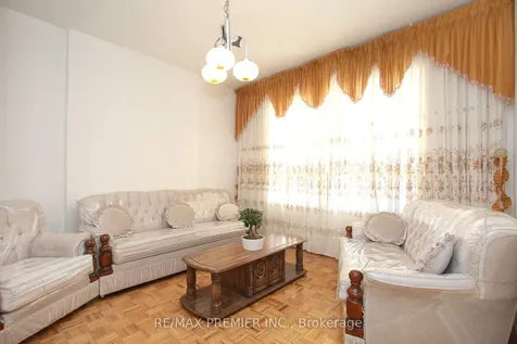 172 Lauder Avenue Toronto ON M6E 3H4