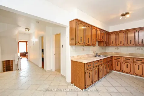 172 Lauder Avenue Toronto ON M6E 3H4