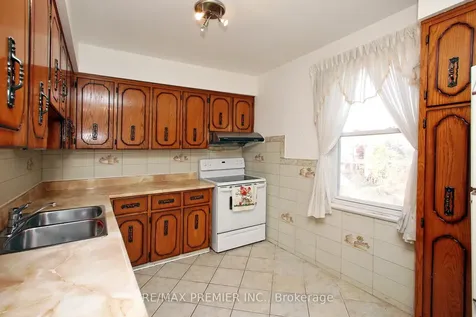 172 Lauder Avenue Toronto ON M6E 3H4