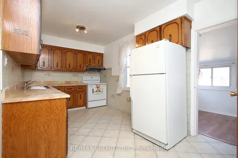 172 Lauder Avenue Toronto ON M6E 3H4