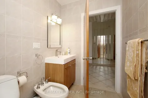 172 Lauder Avenue Toronto ON M6E 3H4