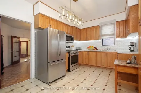 172 Lauder Avenue Toronto ON M6E 3H4