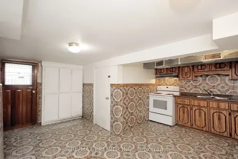 172 Lauder Avenue Toronto ON M6E 3H4