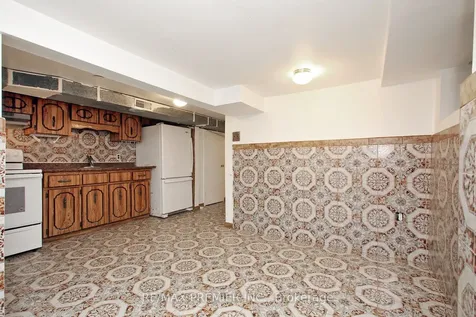 172 Lauder Avenue Toronto ON M6E 3H4