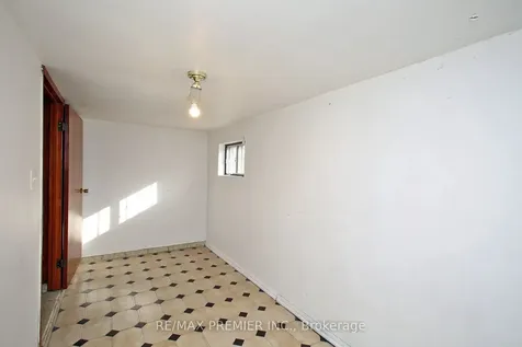 172 Lauder Avenue Toronto ON M6E 3H4