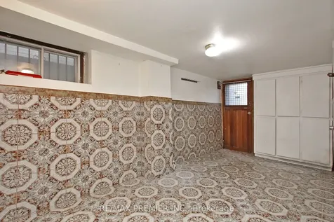 172 Lauder Avenue Toronto ON M6E 3H4