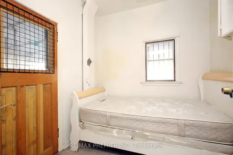 172 Lauder Avenue Toronto ON M6E 3H4