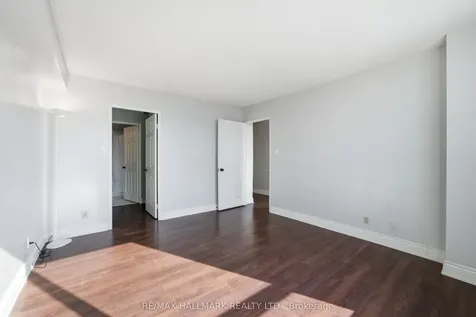 215 Wynford Drive Toronto ON M3C 3P5