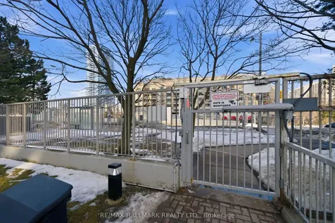 215 Wynford Drive Toronto ON M3C 3P5