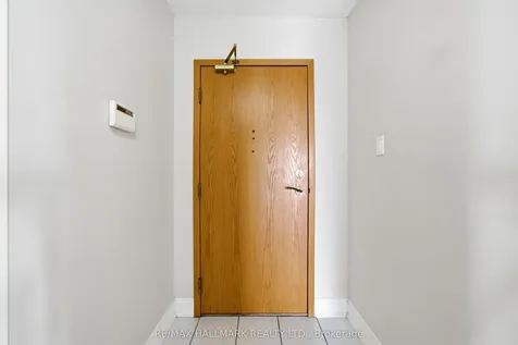 215 Wynford Drive Toronto ON M3C 3P5